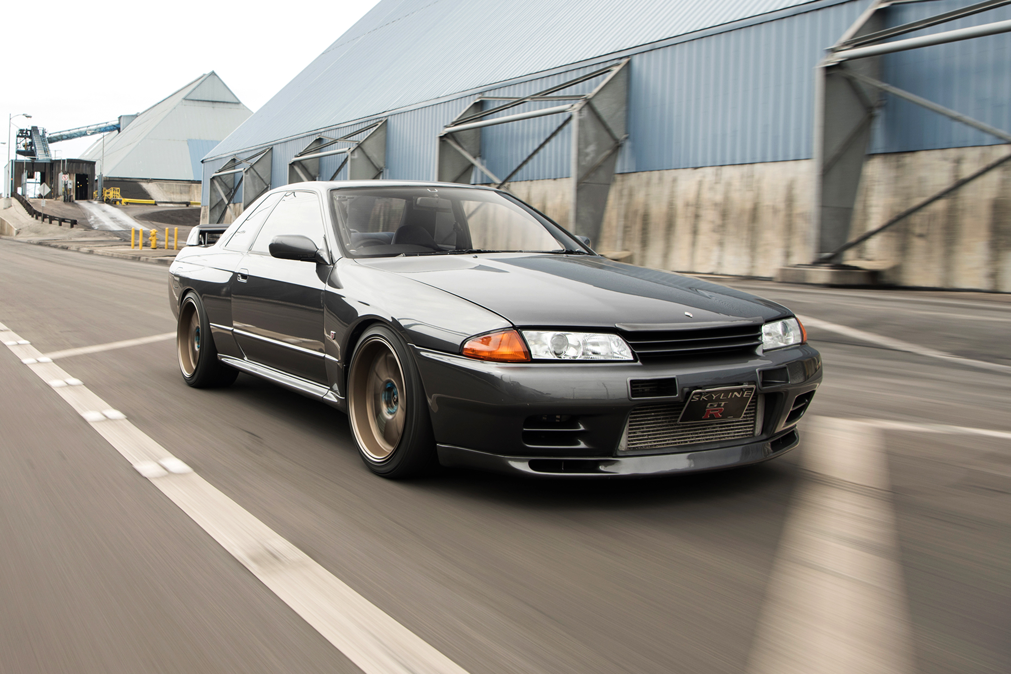 A 1989 Nissan Skyline R32 GTR driving